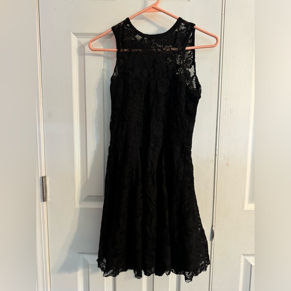 BLACK LACE SKATER DRESS - Picture 4 of 10